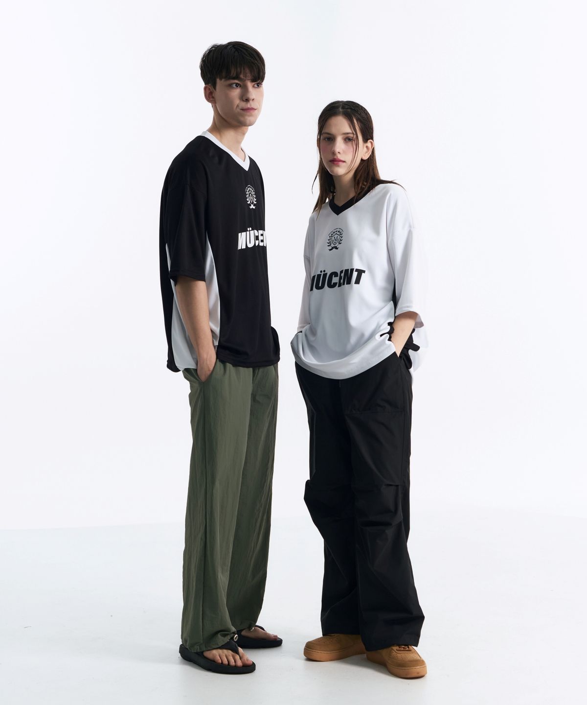 무센트(MUCENT) 싸커 유니폼 풋볼 스포티 메쉬 반팔 티 (블랙, 화이트)