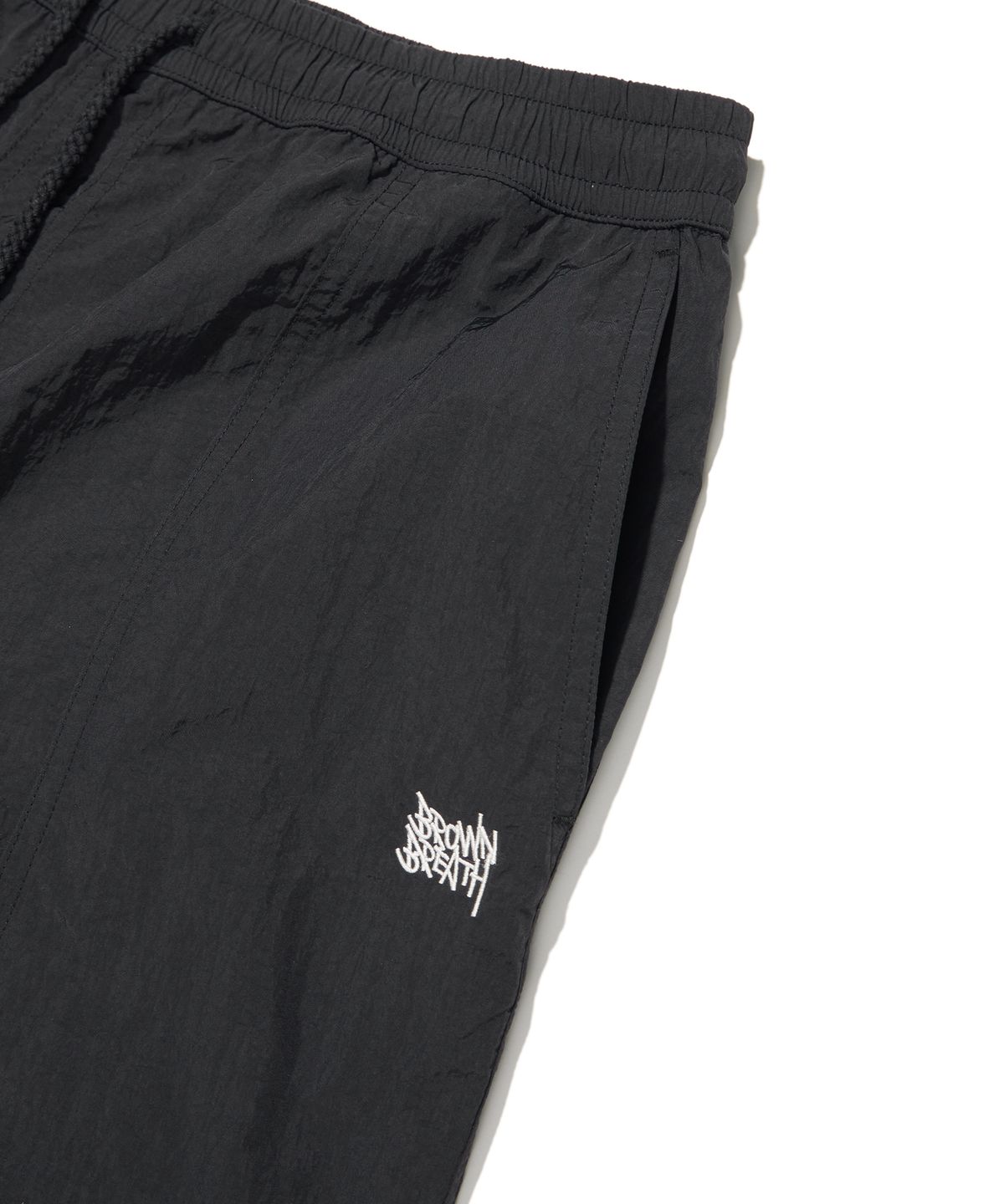 브라운브레스(BROWNBREATH) TAG NYLON SHORTS - BLACK