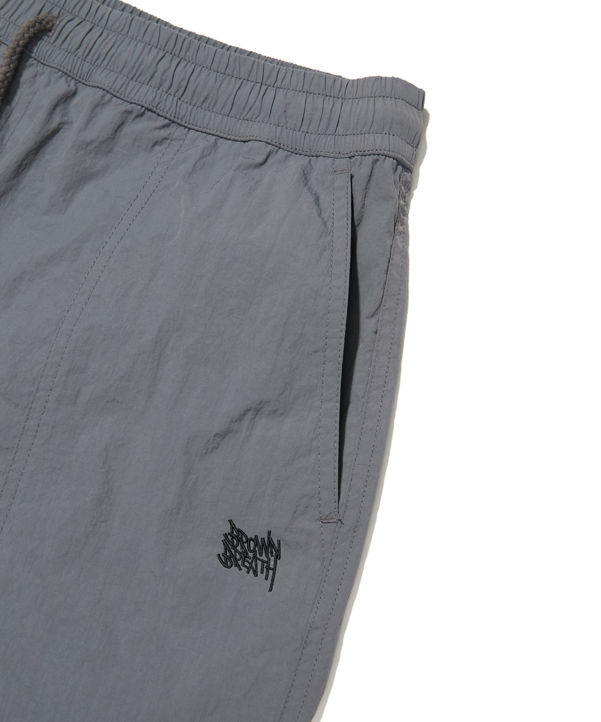 브라운브레스(BROWNBREATH) TAG NYLON SHORTS - CHARCOAL