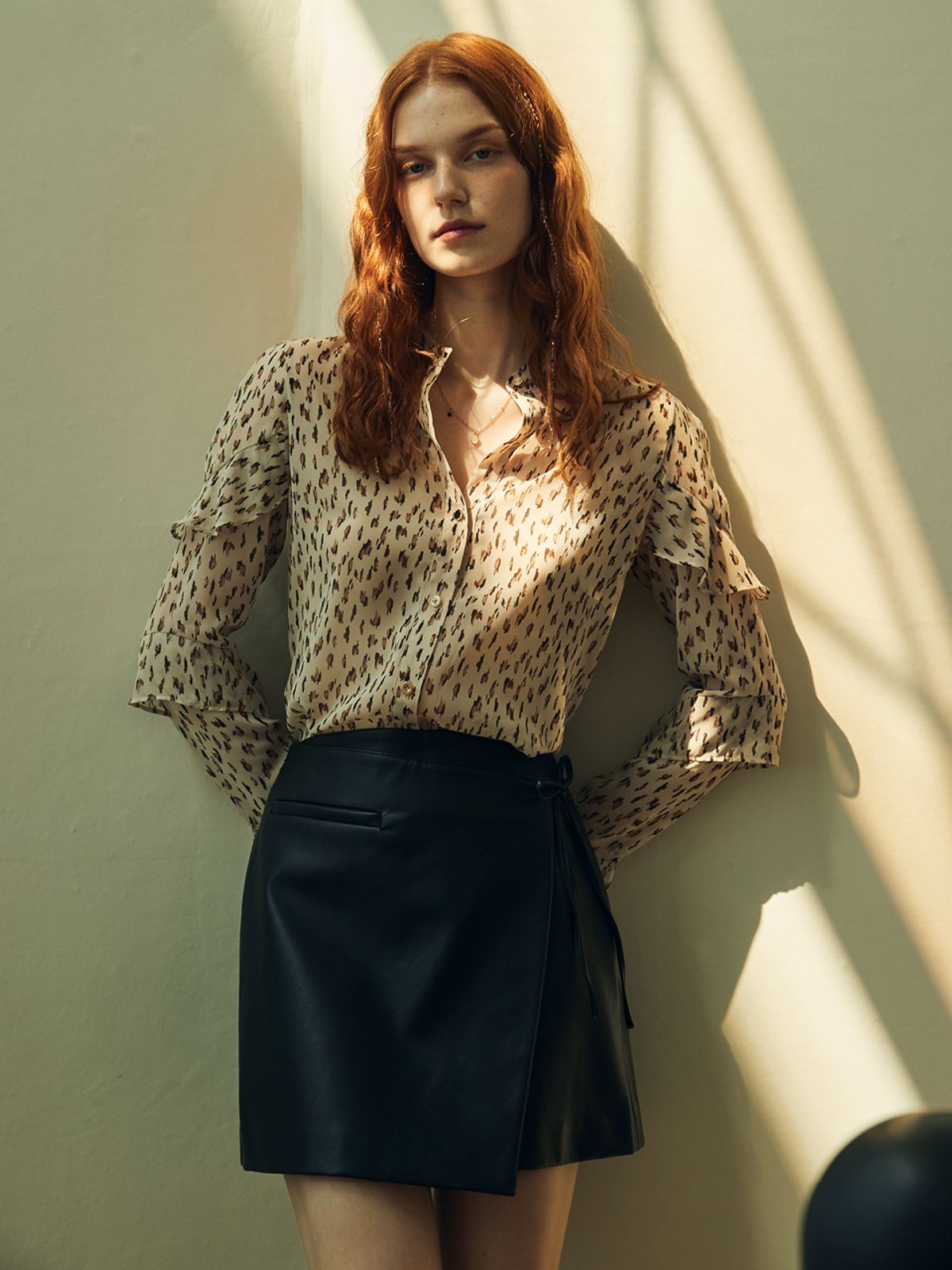 오앨(OUEL) ASYMMETRIC WRAP MINI SKIRT_BLACK