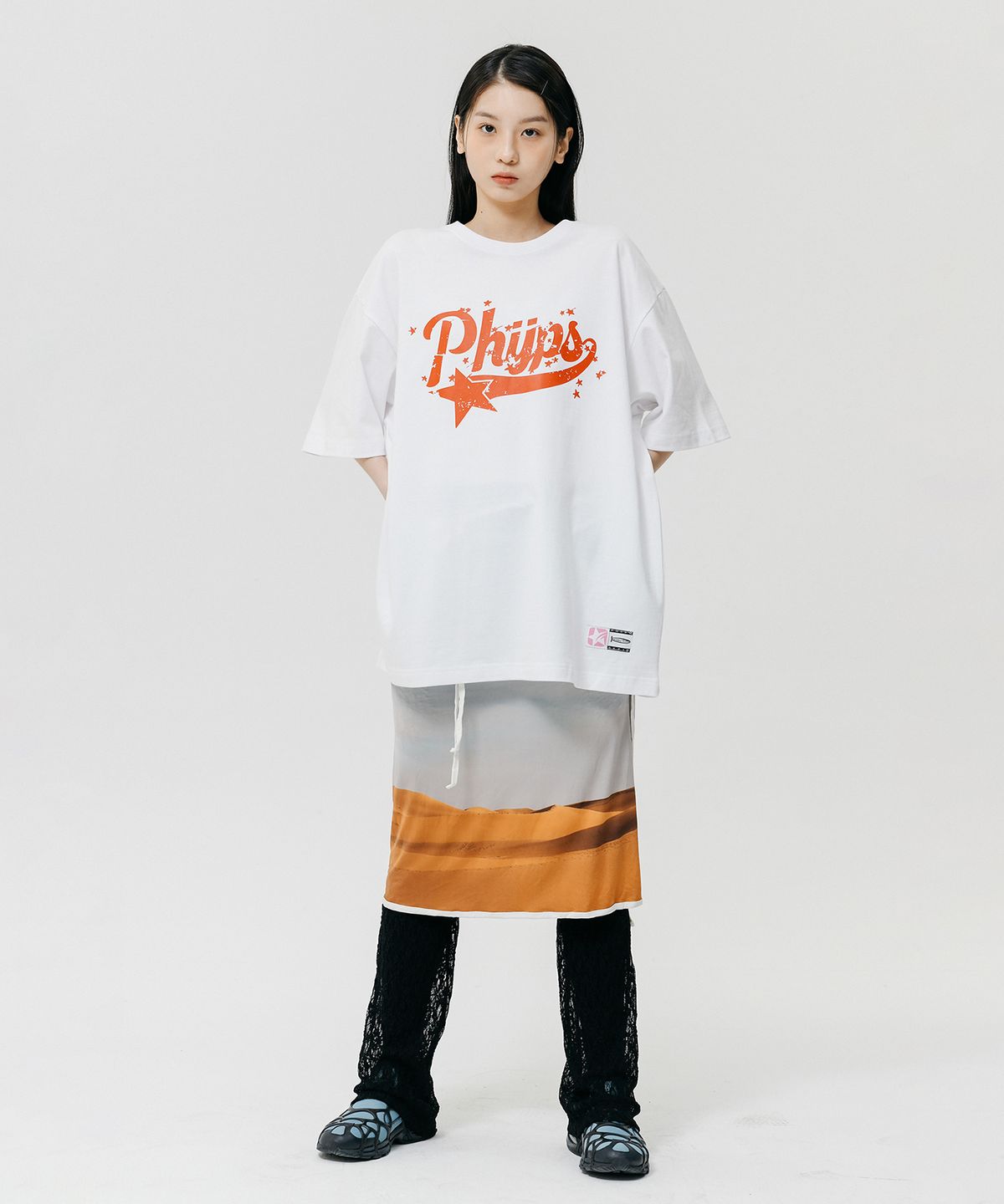 피지컬 디파트먼트(PHYSICAL DEPARTMENT) 스캐터 스타테일 반팔티셔츠_화이트/레드