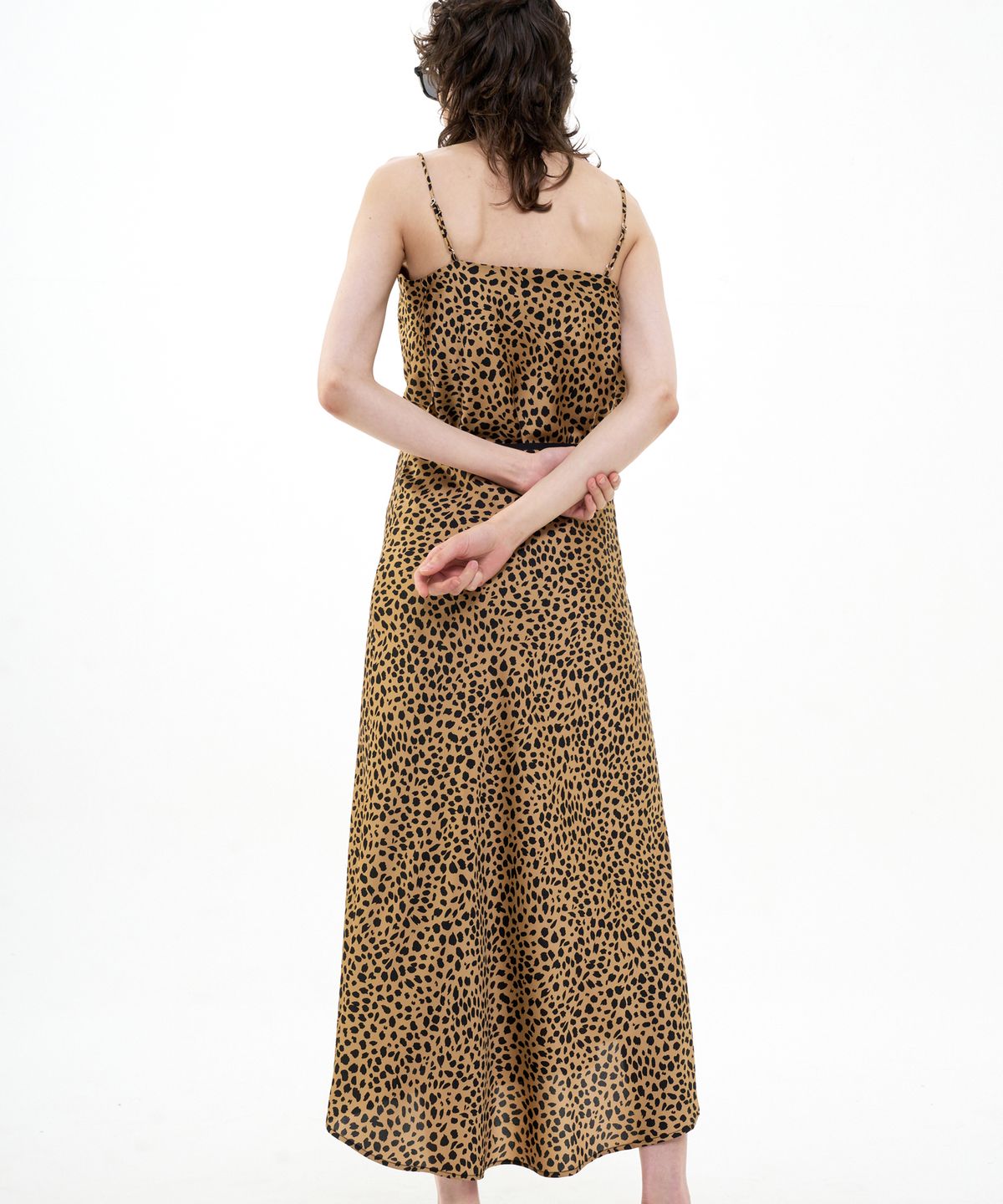 비콰이엇(B QUIET) FLARED SATIN SLIT SKIRT LEOPARD_BROWN BLACK