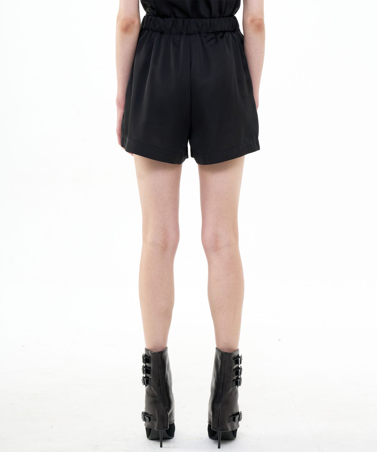 비콰이엇(B QUIET) BANDED SATIN SHORTS_BLACK