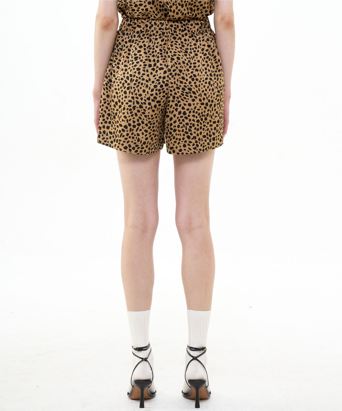 비콰이엇(B QUIET) BANDED SATIN SHORTS LEOPARD_BROWN BLACK