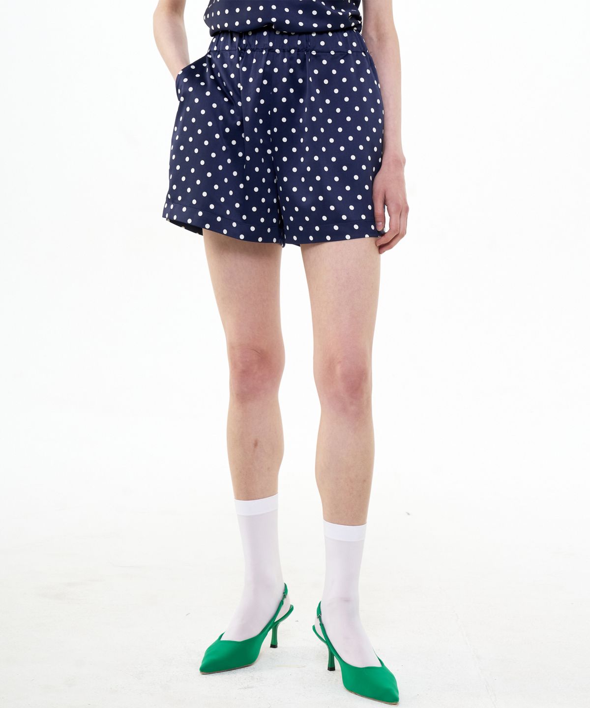 비콰이엇(B QUIET) BANDED SATIN SHORTS DOT_NAVY IVORY