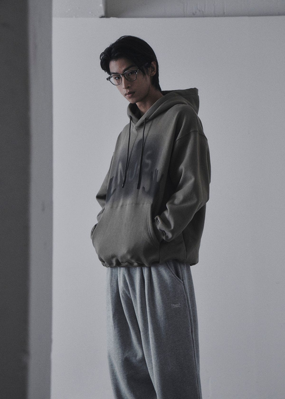 멉스(MUPS) Hand printing hoodie [khaki]