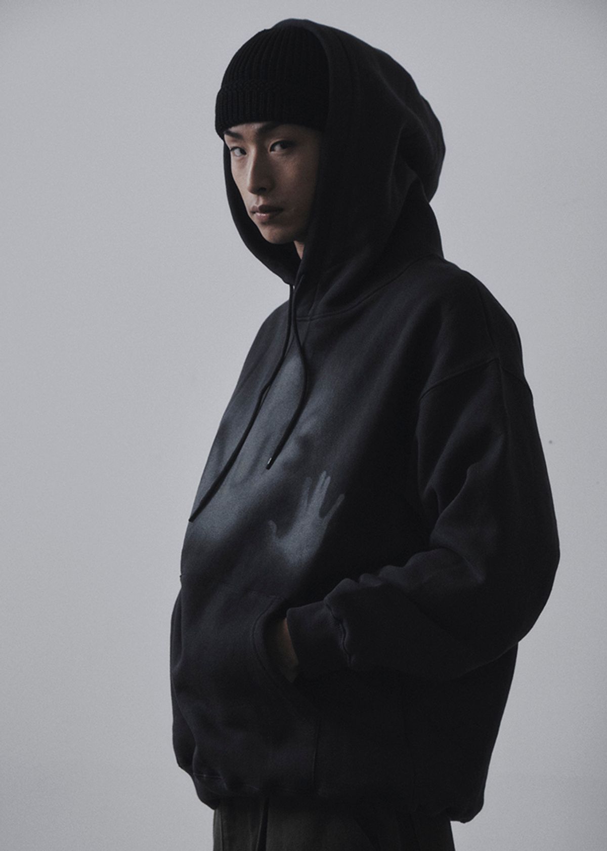 멉스(MUPS) Hand printing hoodie [charcoal]
