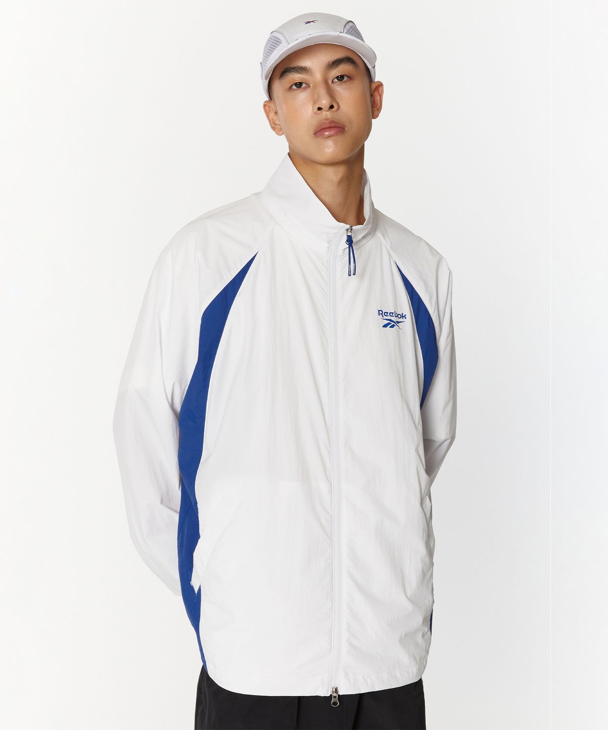 리복(REEBOK) 에센셜 써클 경량 윈드 브레이커 - 화이트:블루