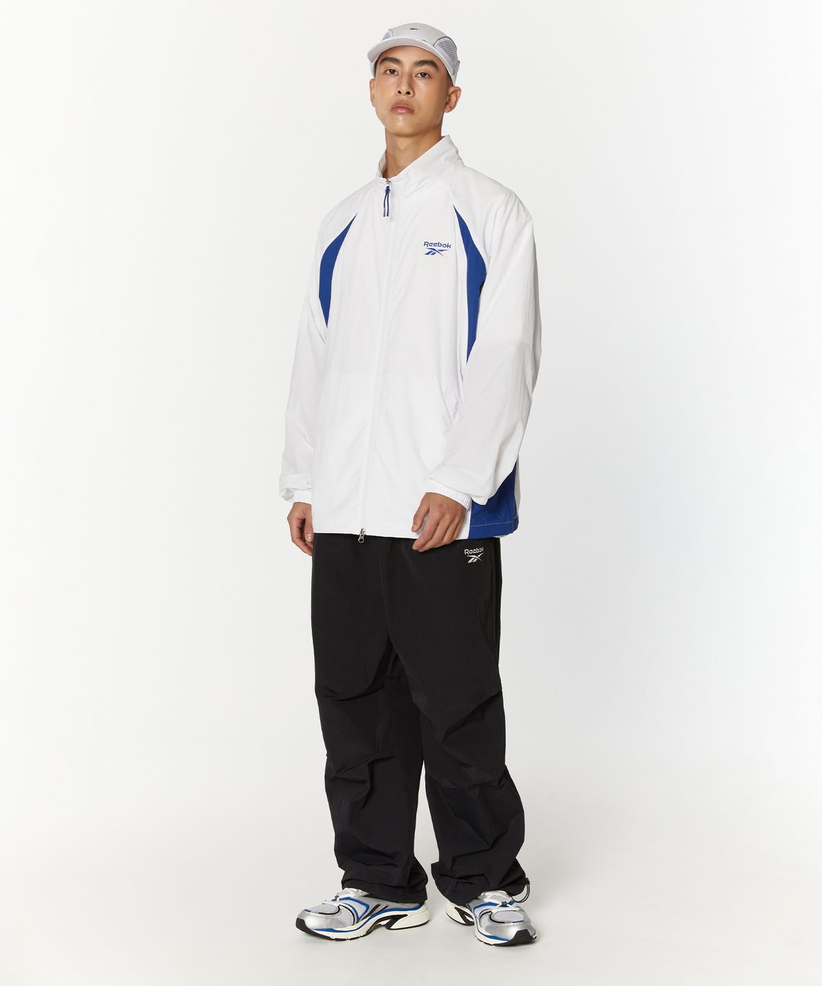 리복(REEBOK) 에센셜 써클 경량 윈드 브레이커 - 화이트:블루