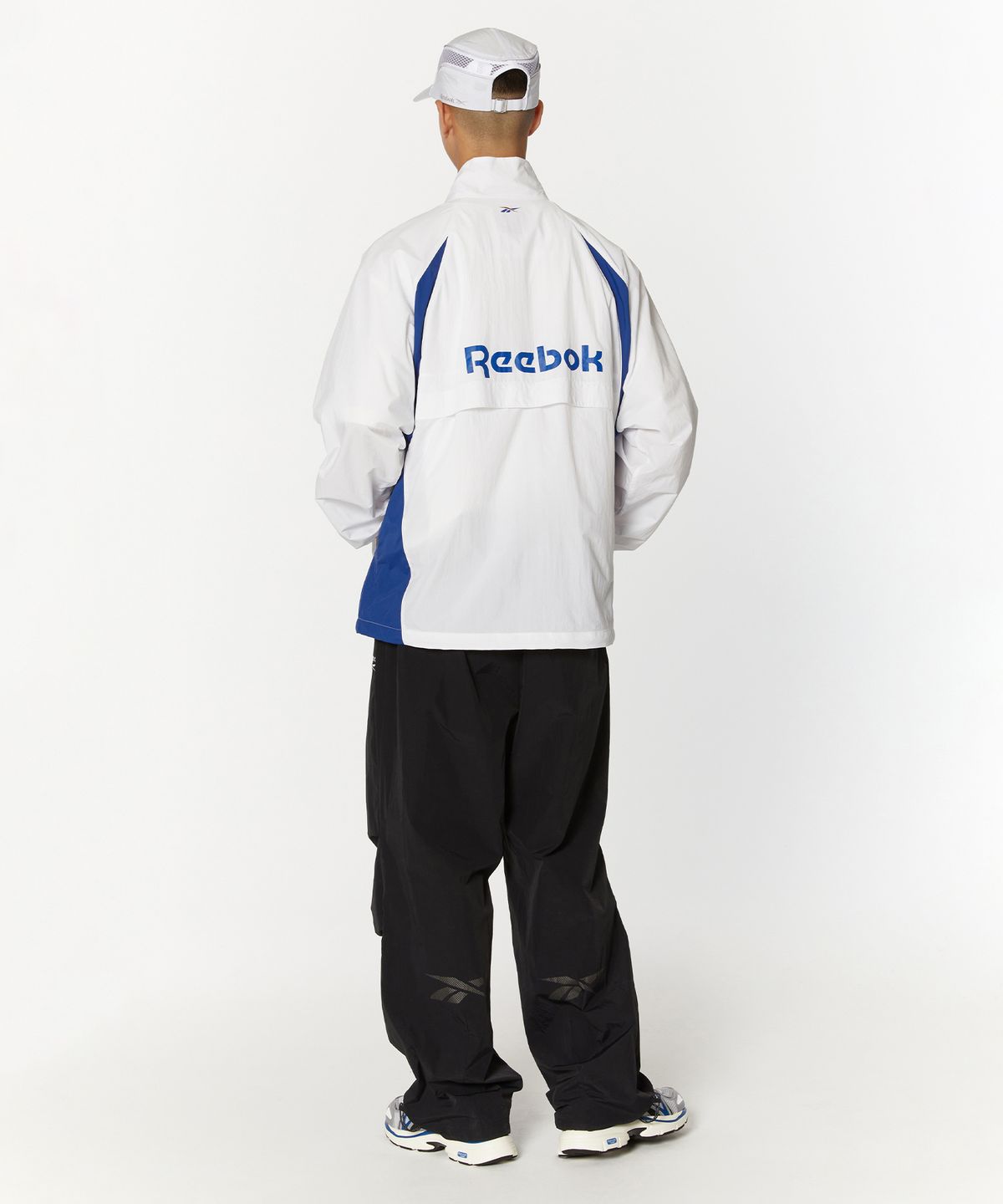 리복(REEBOK) 에센셜 써클 경량 윈드 브레이커 - 화이트:블루