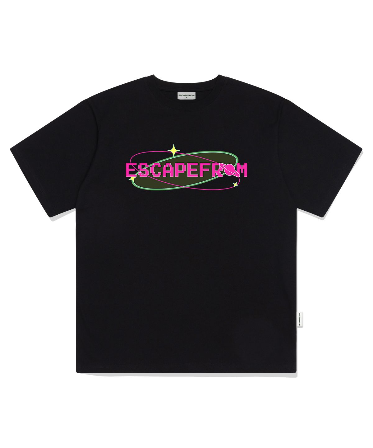 이스케이프프롬(ESCAPEFROM) 플래닛 핑크 로고 프린트 오버핏 반팔티 블랙