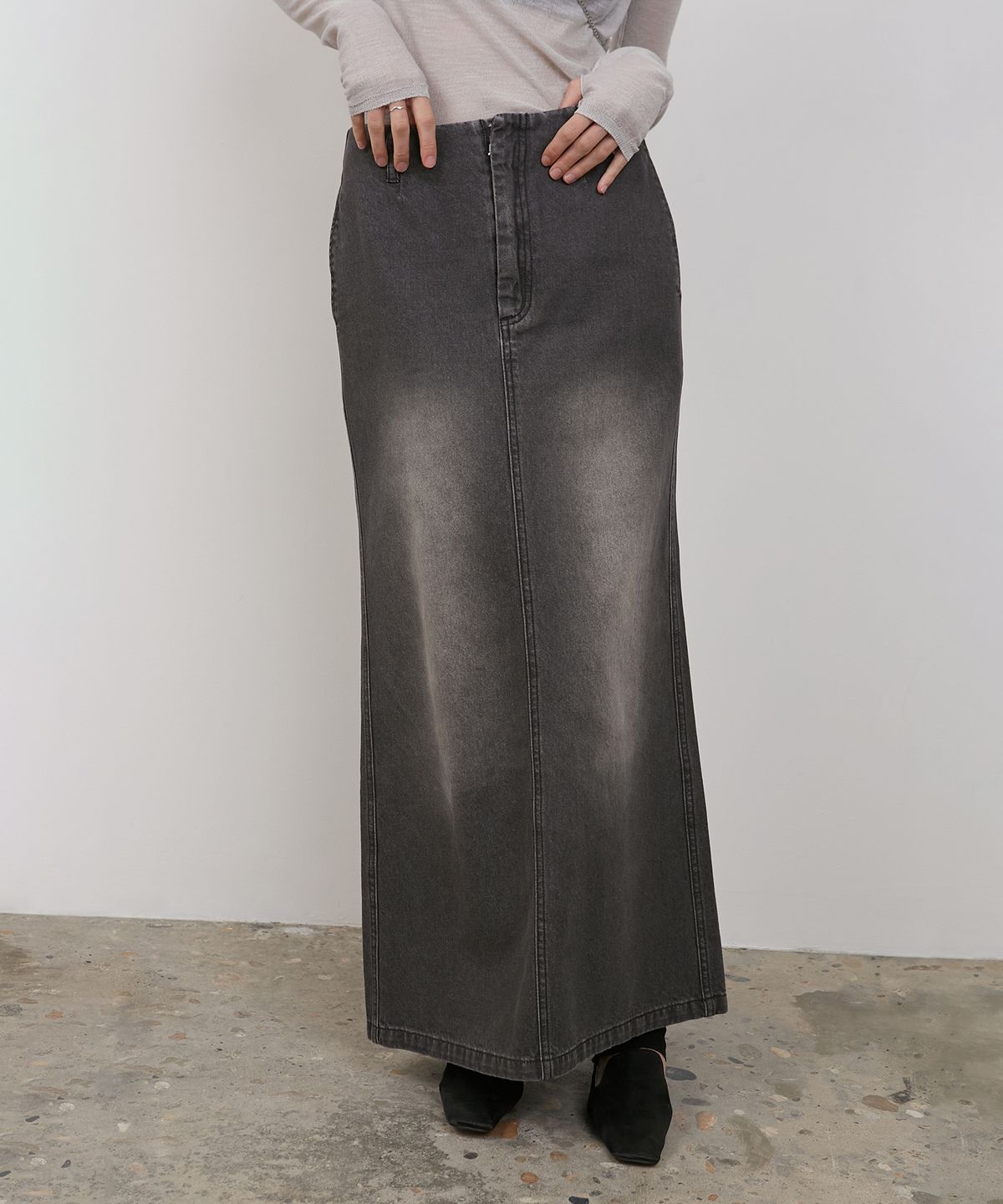로우타이드(LOW TIDE) DENIM MAXI SKIRT [CHARCOAL]