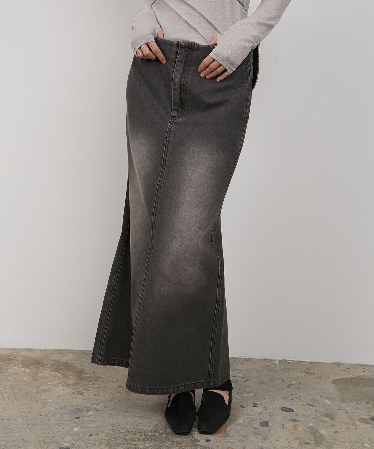 로우타이드(LOW TIDE) DENIM MAXI SKIRT [CHARCOAL]