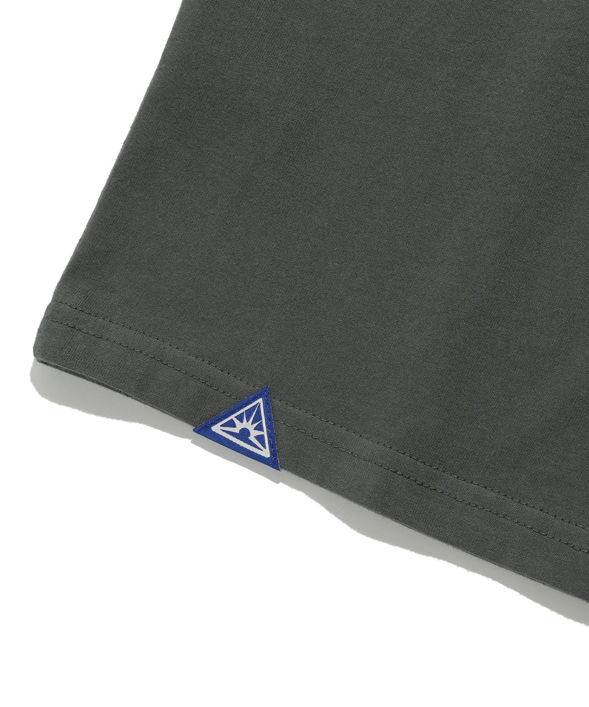 이스트쿤스트(ISTKUNST) SUNRISE MOMENT TEE_CHARCOAL(IK2EMMT504A)