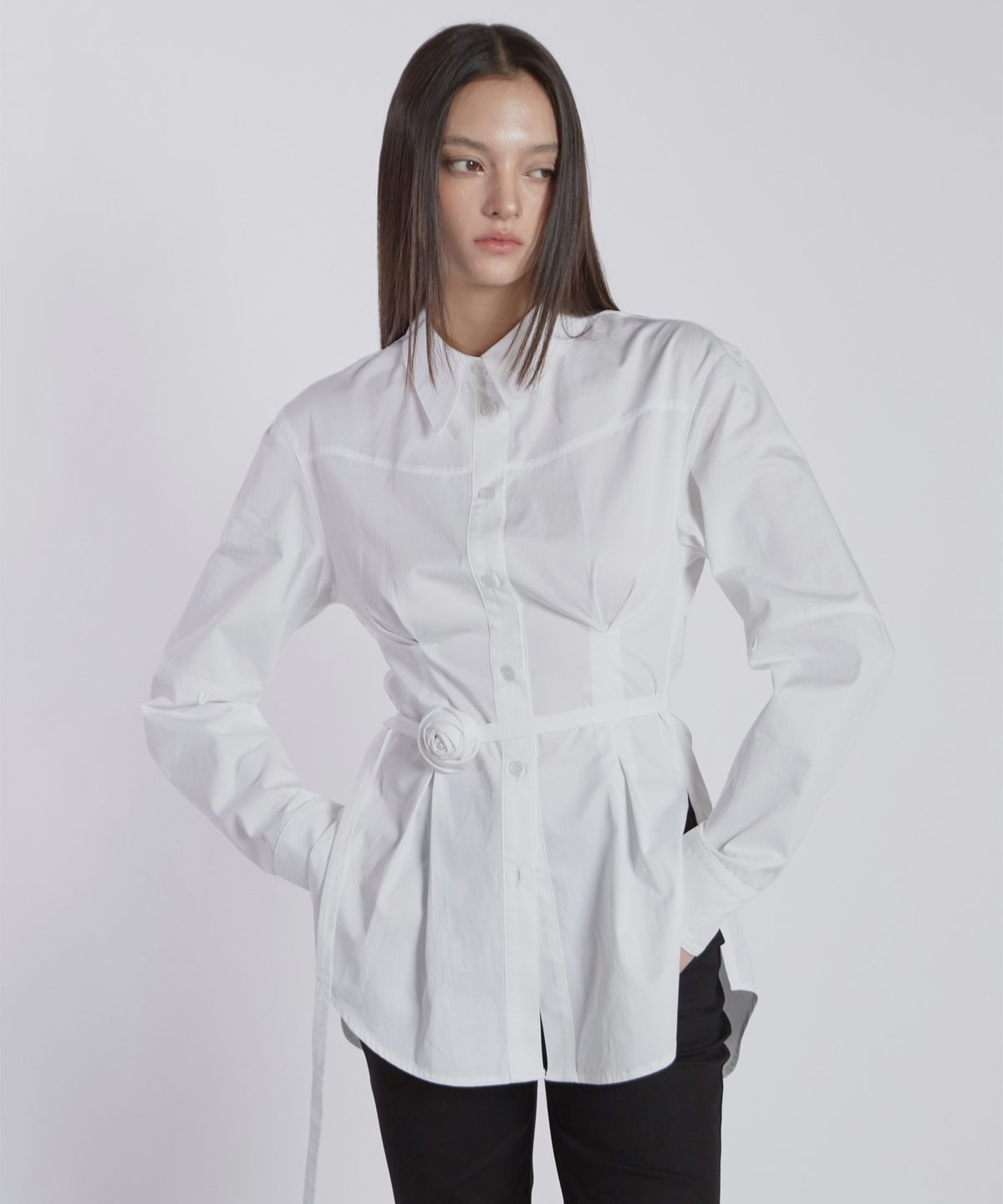 진주유즈(JINJUSE) PINTUCK ROSE BELT SHIRT[WHITE]