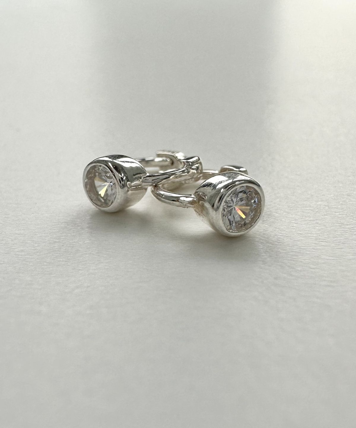 바라두(BARADU) [BARADU 925] Minimal bezel hoop earrings