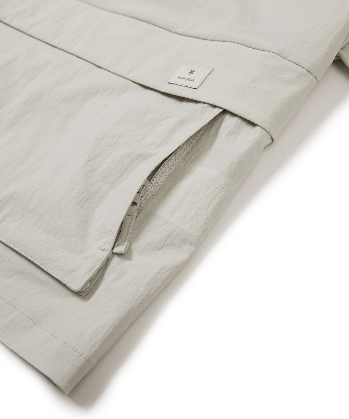 스노우피크 어패럴 키즈(SNOWPEAK APPAREL KIDS) 키즈 루트 스탠드넥 반팔 아노락 Light Beige (S24MKRAN80)