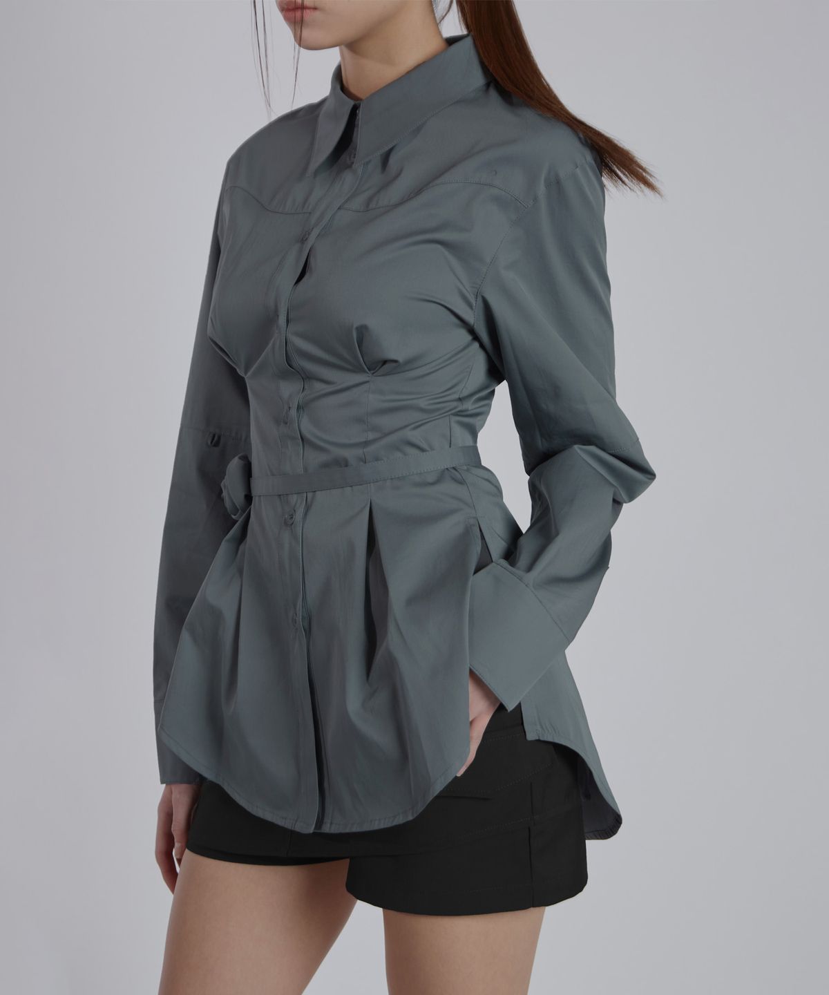 진주유즈(JINJUSE) PINTUCK ROSE BELT SHIRT[BLUE GRAY]
