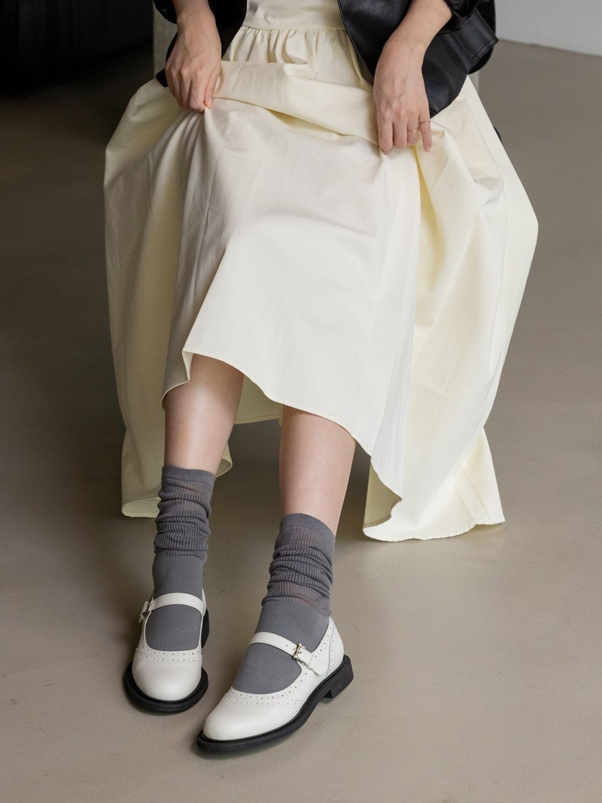 쥬다르(JEU DART) punching maryjane loafer ivory