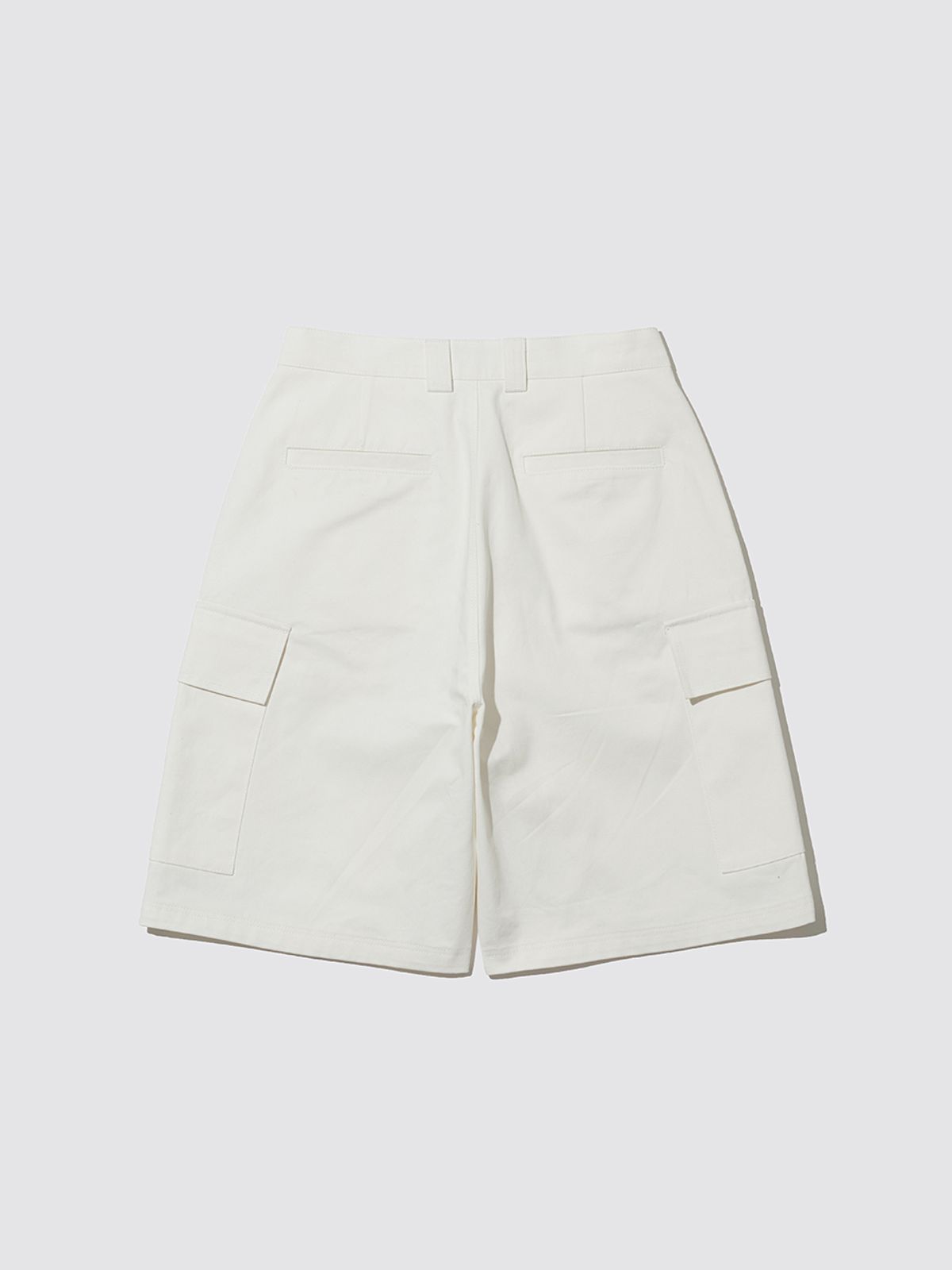 민더리(MEENDERI) BIG POCKET SHORTS - WHITE