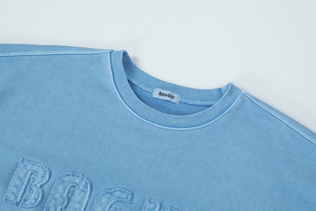 샐러드바구니(SALAD BAGUNI) Heavy Pigment Lettering Sweatshirt - light blue