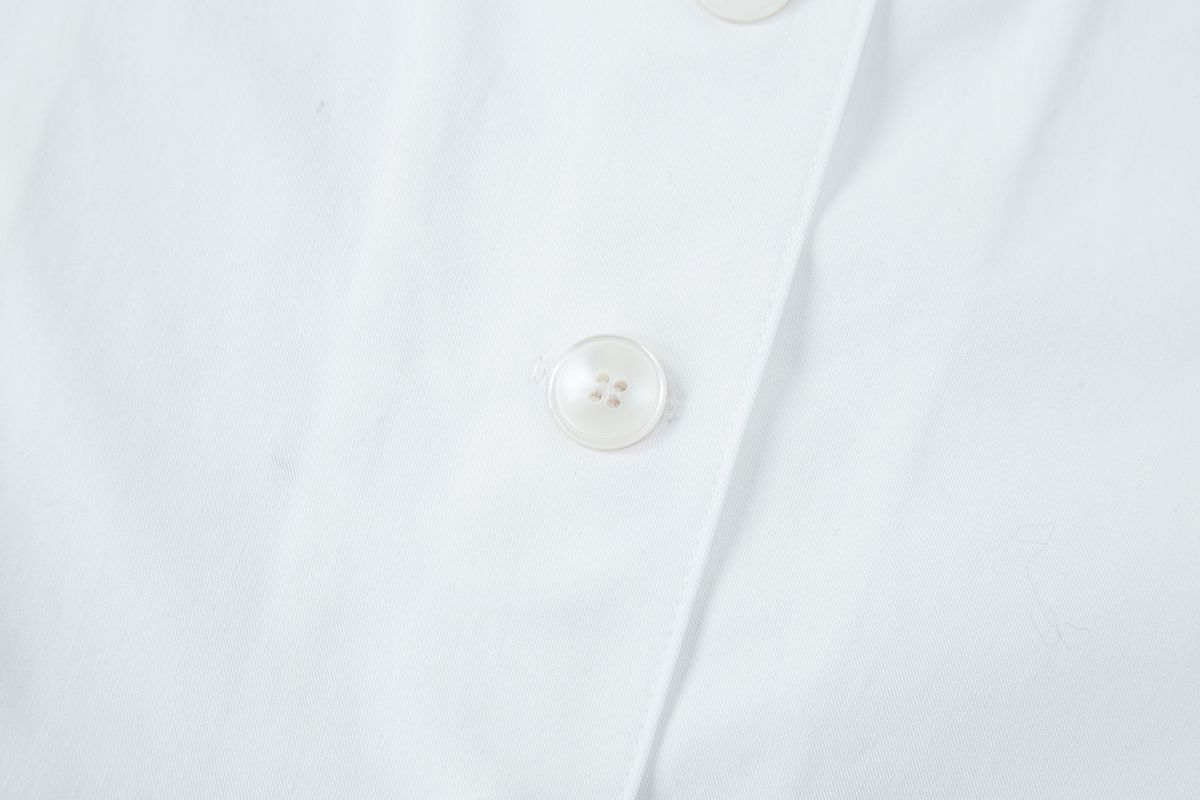 샐러드바구니(SALAD BAGUNI) Emblem Pocket Short Sleeve Shirt - white