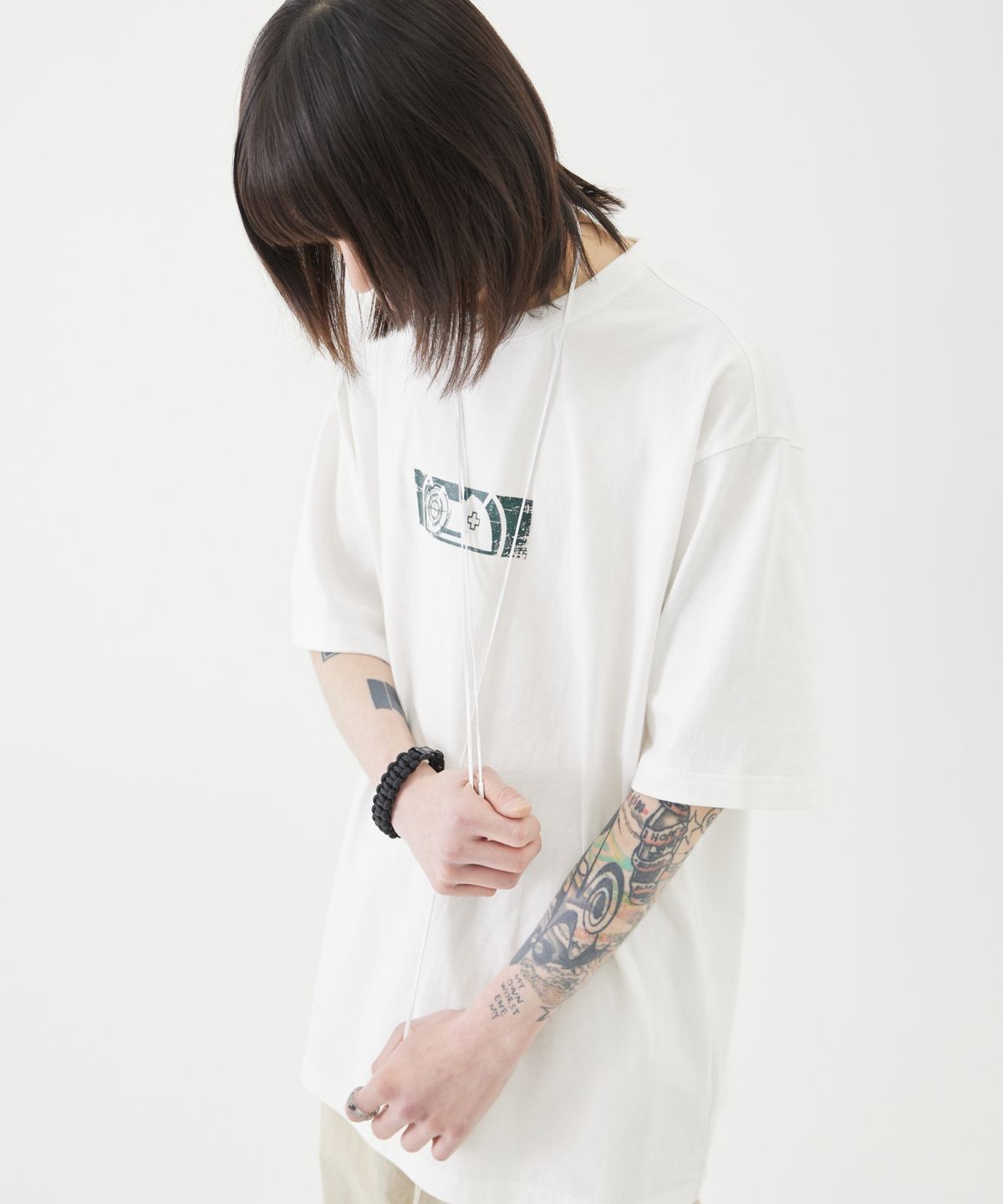 이스트서비스샵(eastserviceshop) Glitter Buddies Half T - White