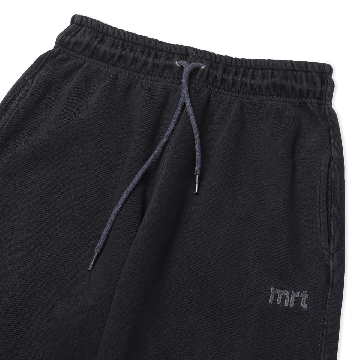 마르트(MARRT) 피그먼트 라인핀턱 팬츠 차콜