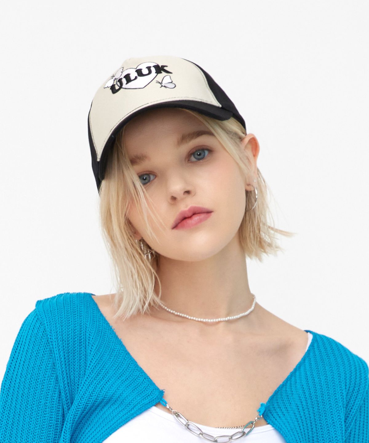 유룩(ULUK) 하트폰트 볼륨자수 배색 볼캡_Black