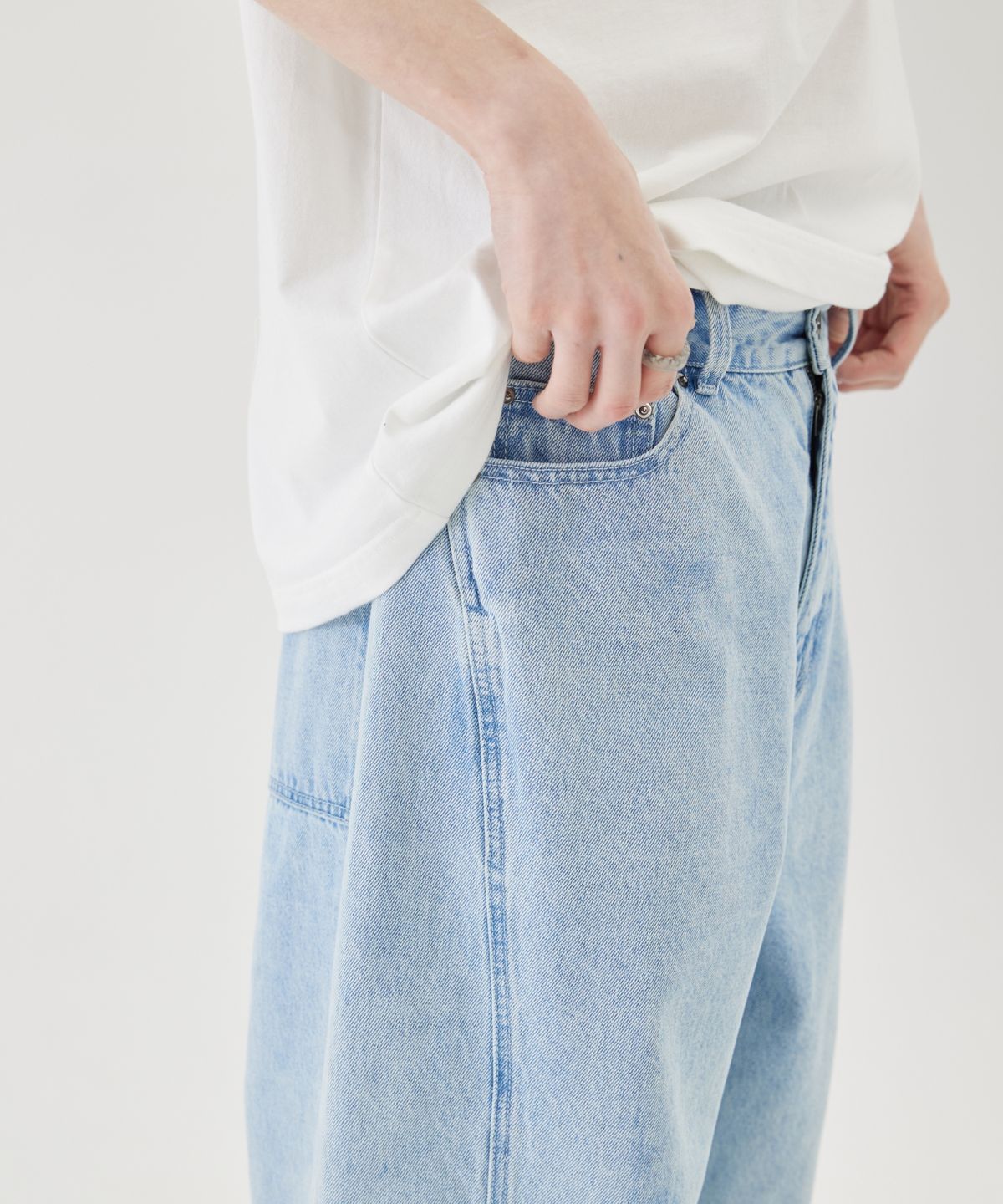 이스트서비스샵(eastserviceshop) Vintage Washed Curved Denim - Light Blue