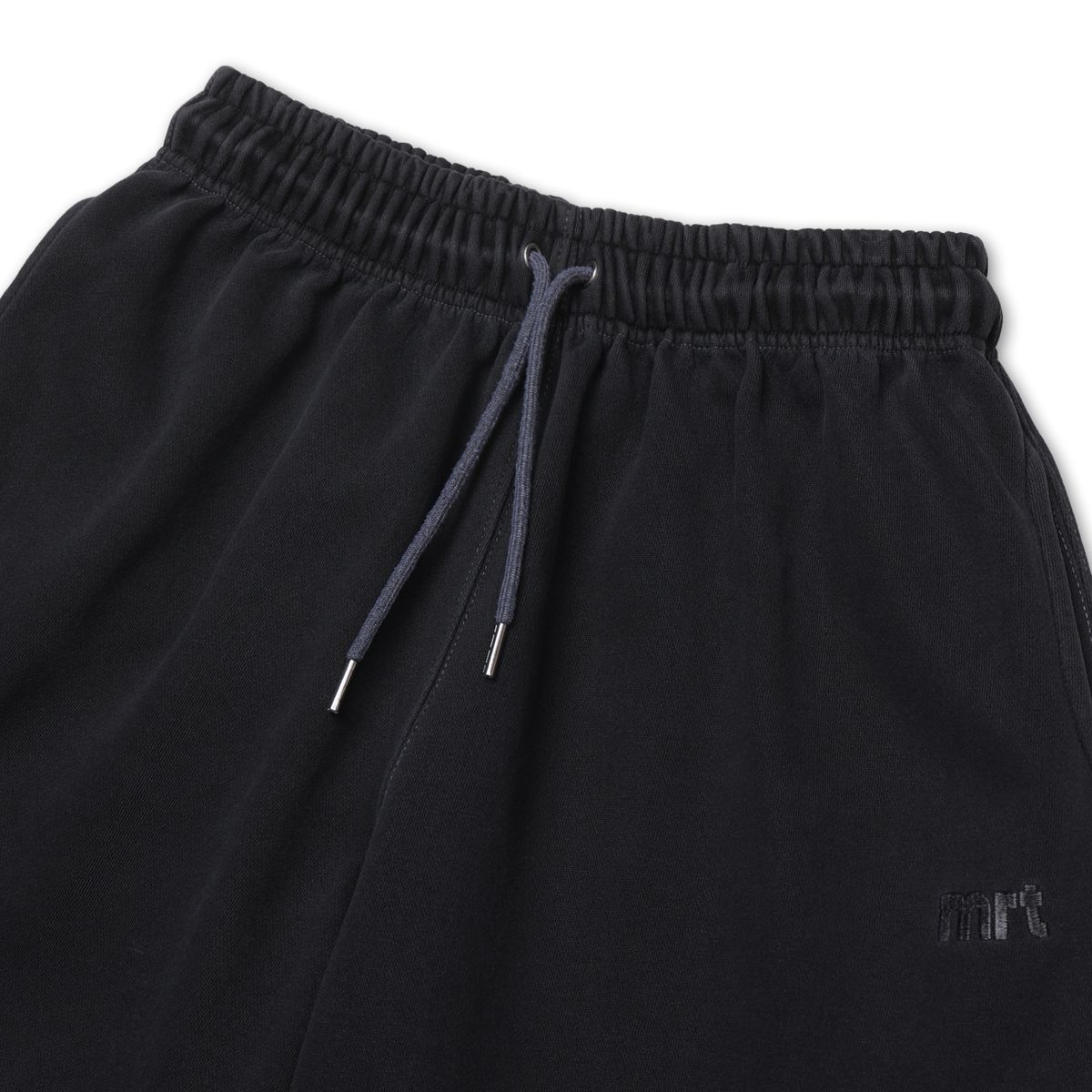 마르트(MARRT) 피그먼트 라인핀턱 하프 팬츠 차콜