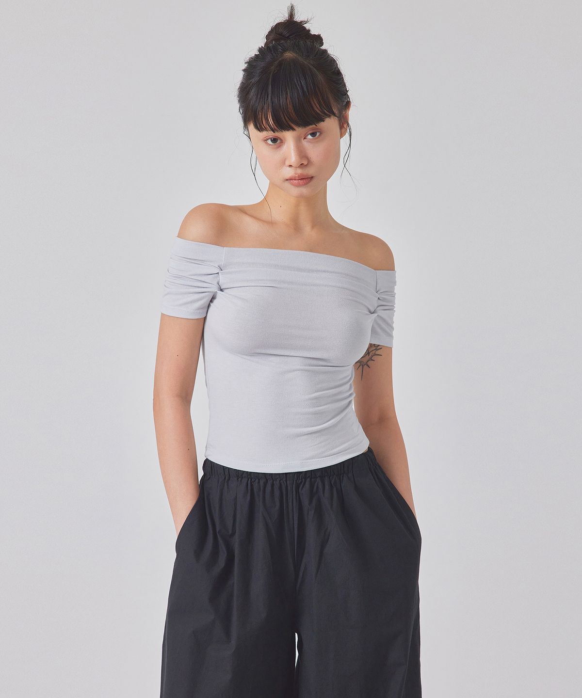 탑걸(TOPGIRL) TUCKED ARMHOLE OFF-SHOULDER TOP (SHORT ver)_T416TP110