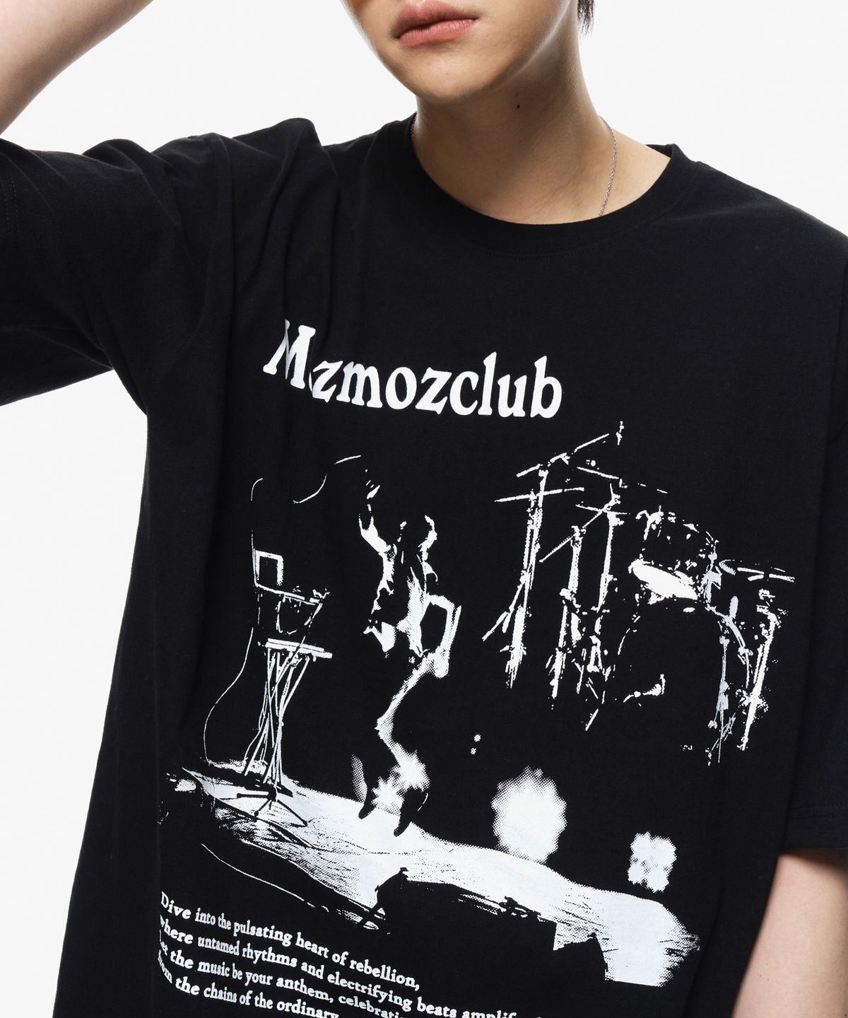 모즈모즈(MOZMOZ) 스테이지바이브 오버핏 반팔티셔츠 블랙