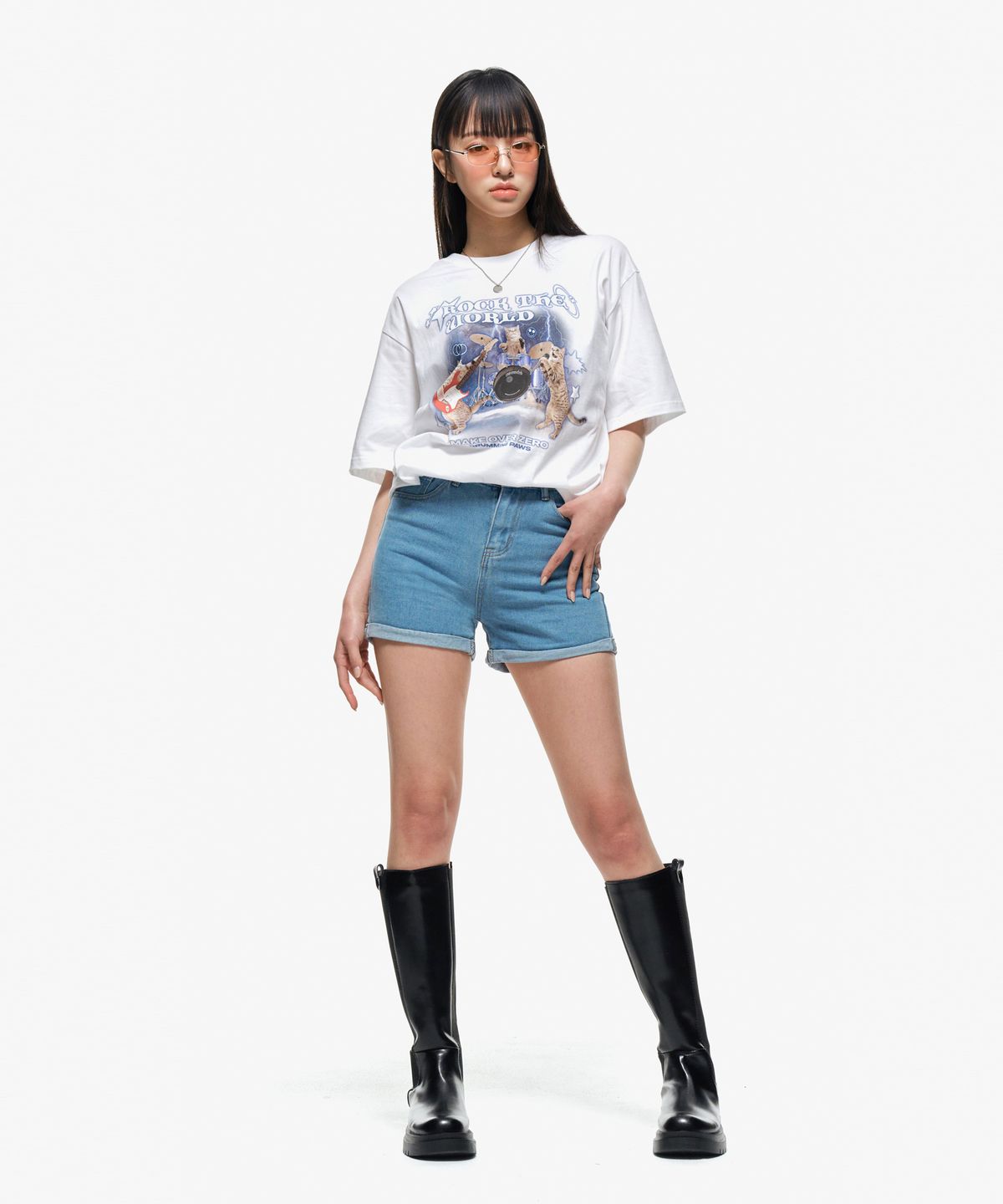 모즈모즈(MOZMOZ) 락냥이 디지털 오버핏 반팔티셔츠 화이트