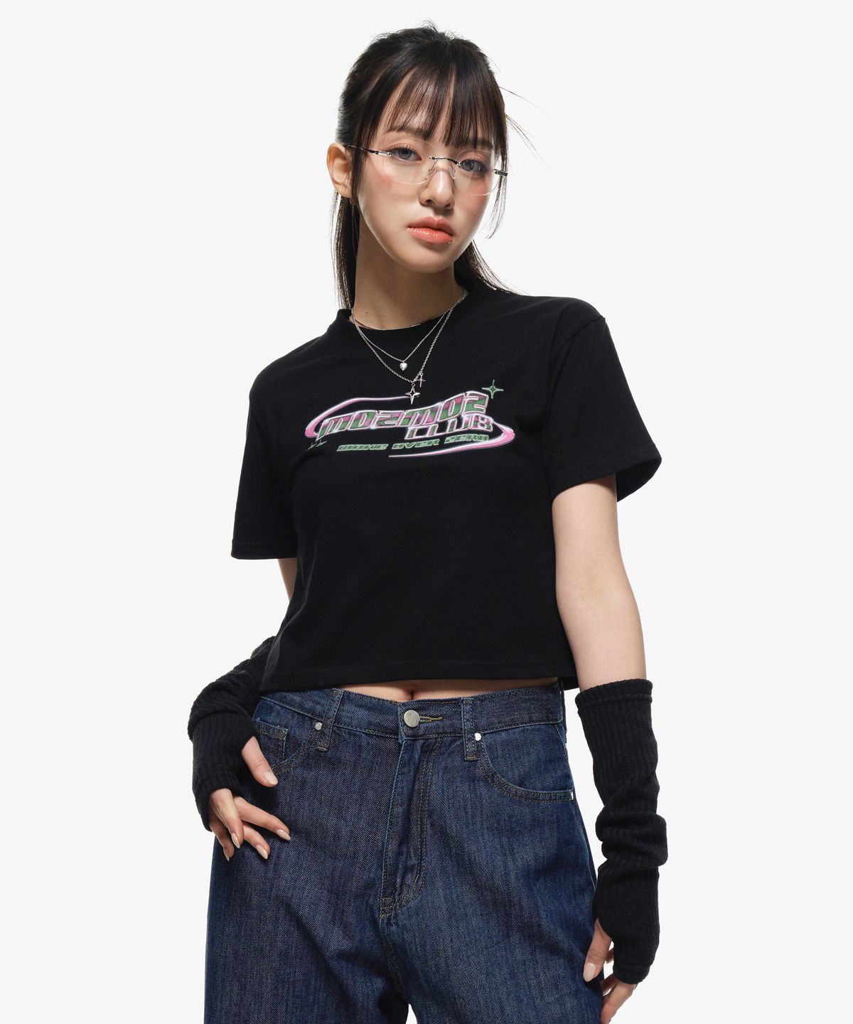 모즈모즈(MOZMOZ) Y2K로고 세미크롭 반팔티셔츠 블랙