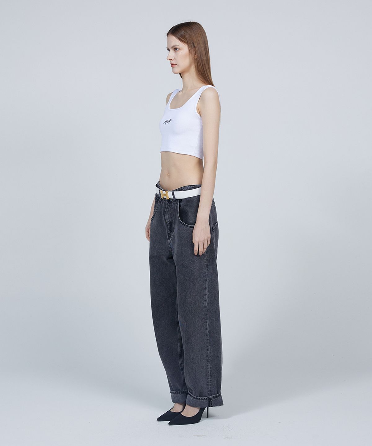 므아므(MMAM) [ESSENTIAL] Signature logo basic sleeveless top