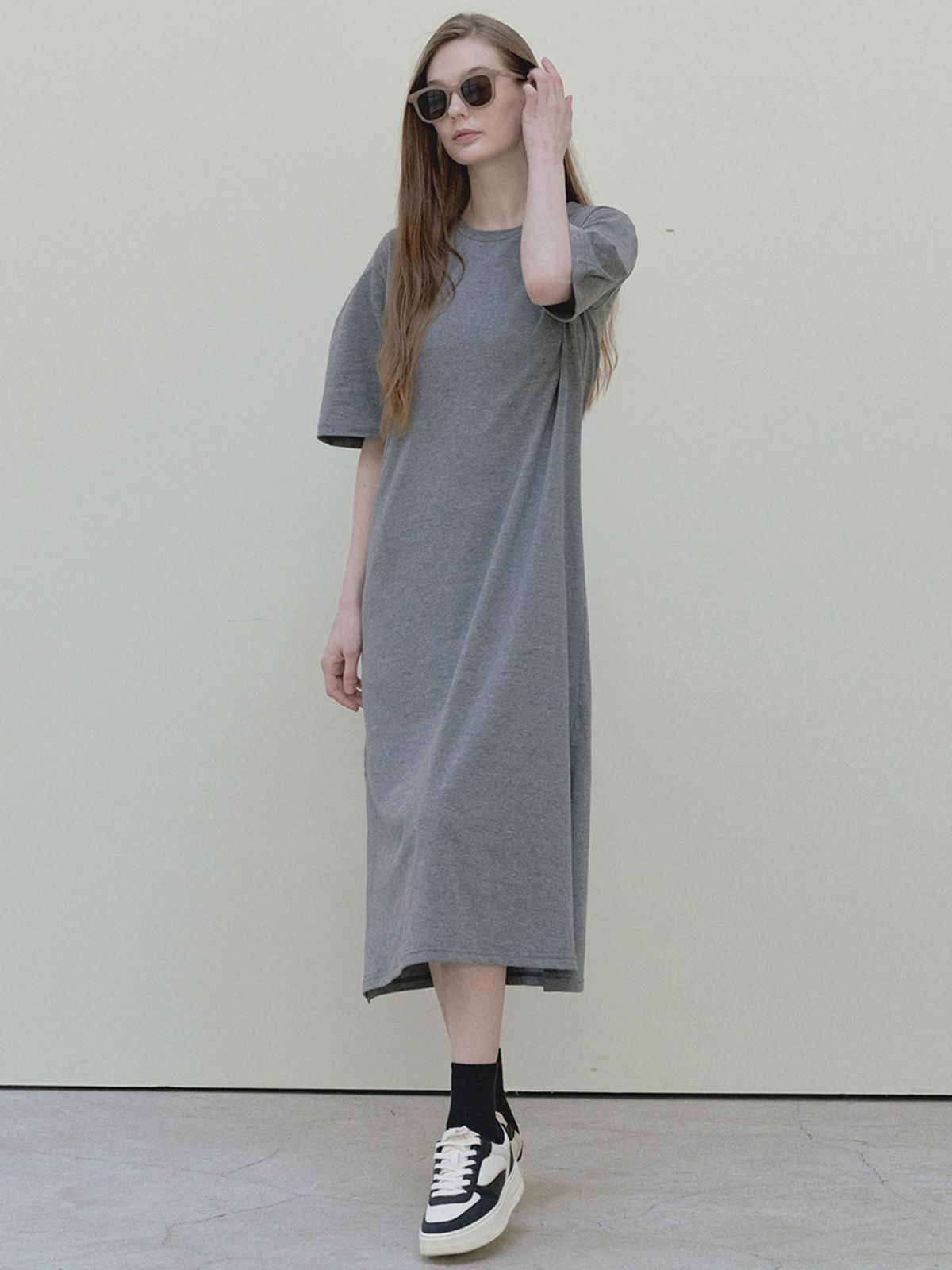 아방(AVANT-G) Dart Sleeve Logo Long Dress - charcoal