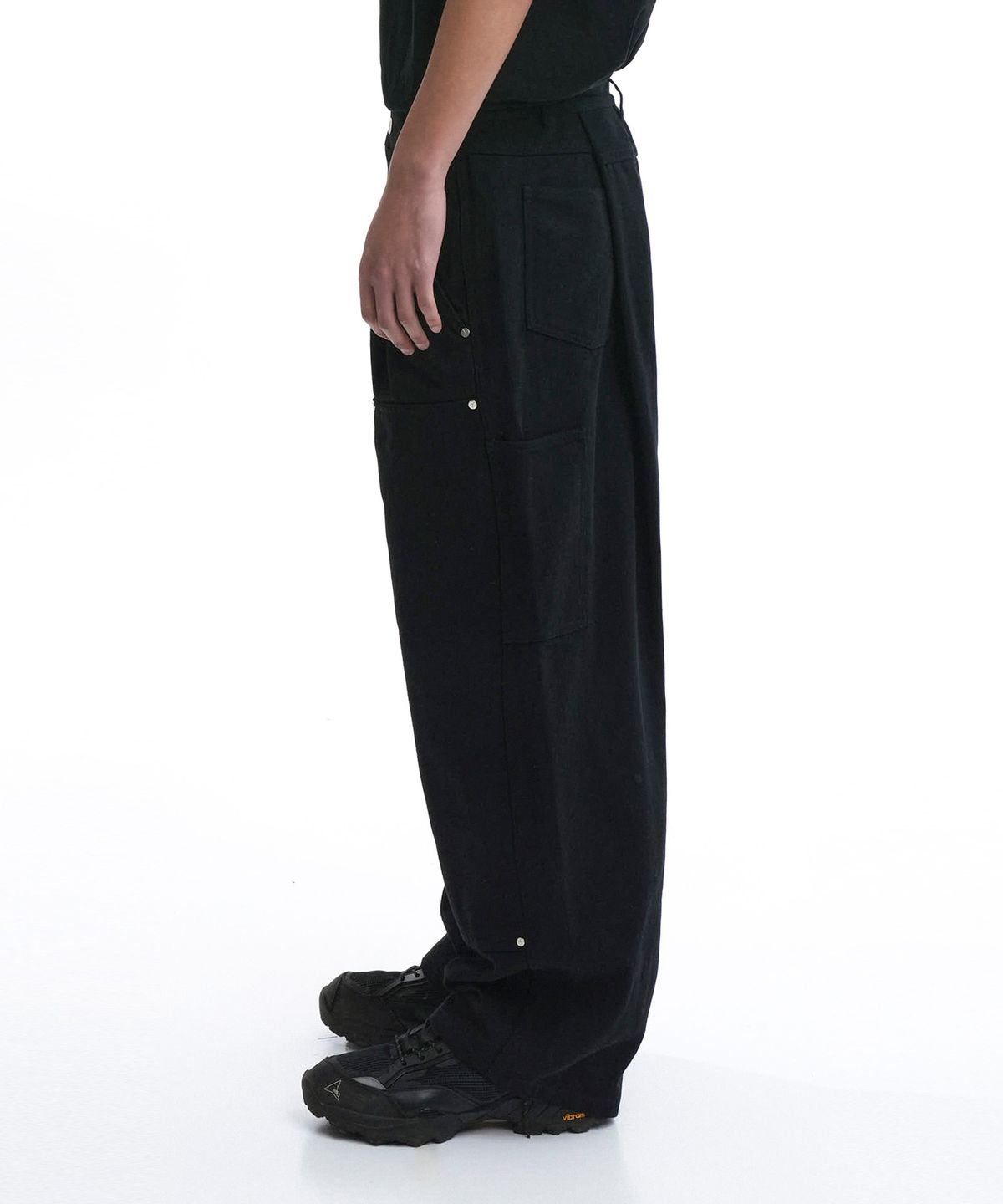 오픈야드(오와이)(OPENYARD(OY)) CARPENTER TUCK PANTS-BLACK
