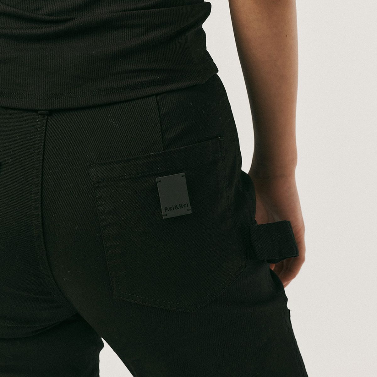 에이앤레이(AEIREI) AR_Back zipper design pants