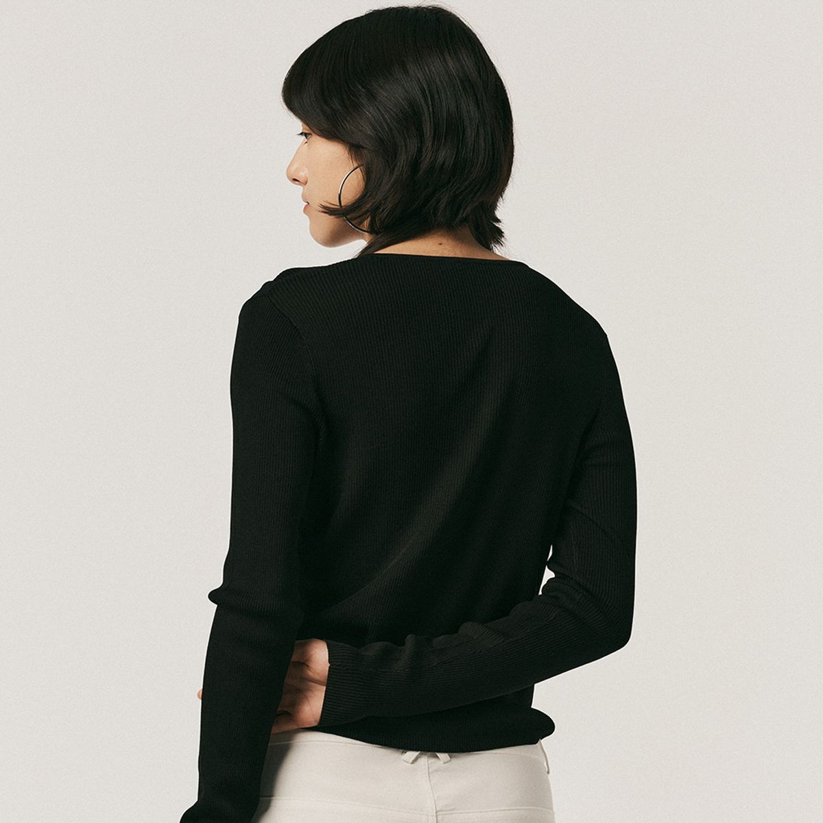 에이앤레이(AEIREI) AR_Slim round neck cardigan_3color