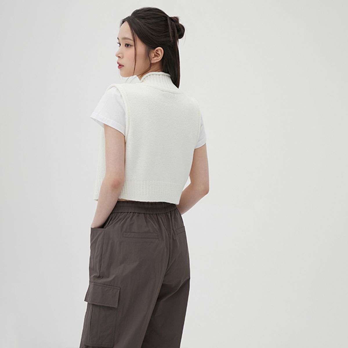 랩(LAP) 부클 크롭 집업 니트 베스트 AQ1KV360