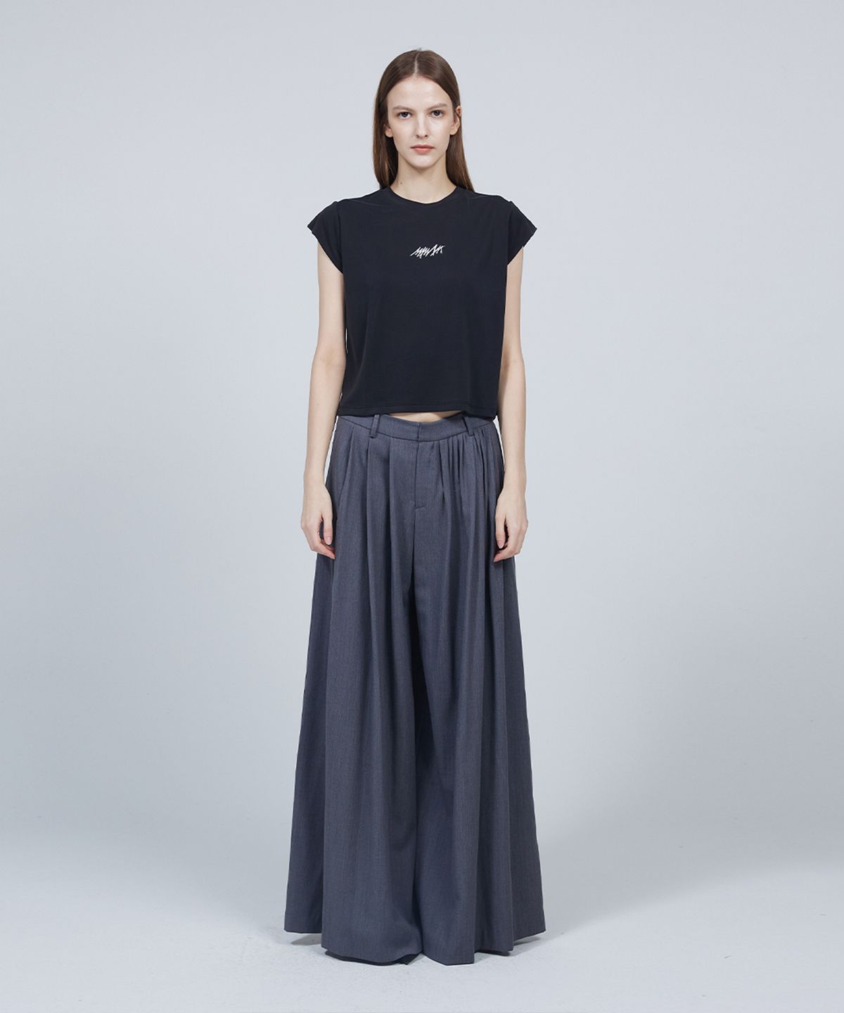 므아므(MMAM) [ESSENTIAL] Logo basic slim T-shirt