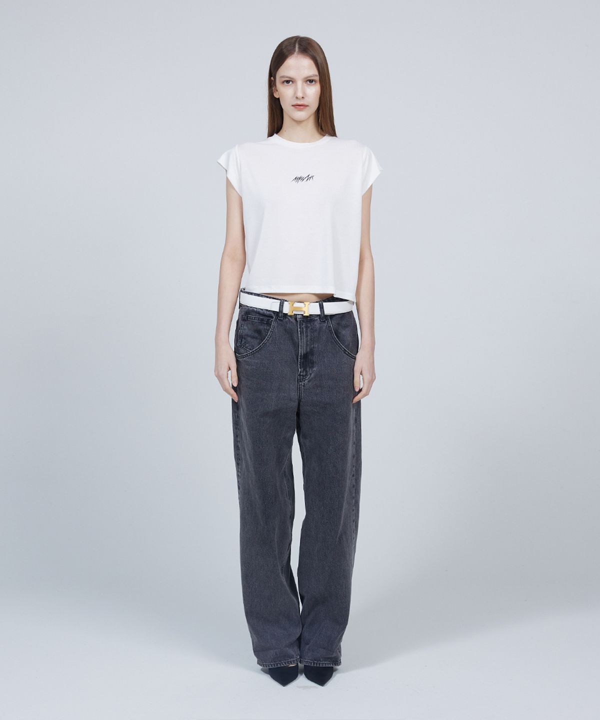 므아므(MMAM) [ESSENTIAL] Logo basic slim T-shirt