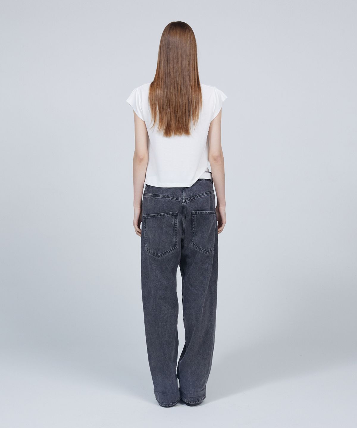 므아므(MMAM) [ESSENTIAL] Logo basic slim T-shirt