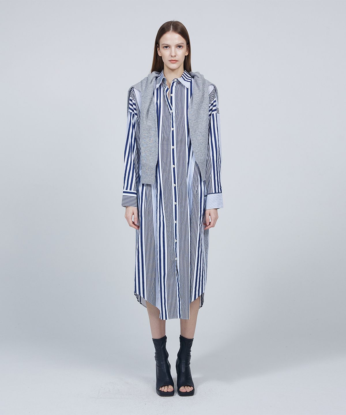 므아므(MMAM) [ESSENTIAL] Side pleated stripe shirt dress