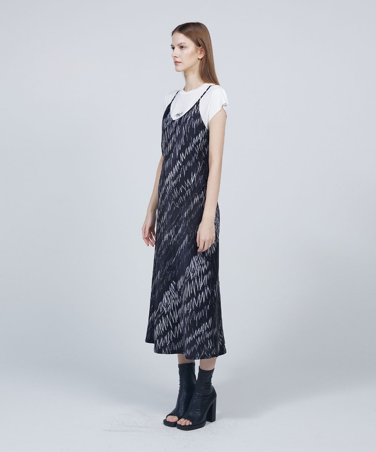 므아므(MMAM) [ESSENTIAL] Signature pattern sleeveless midi dress