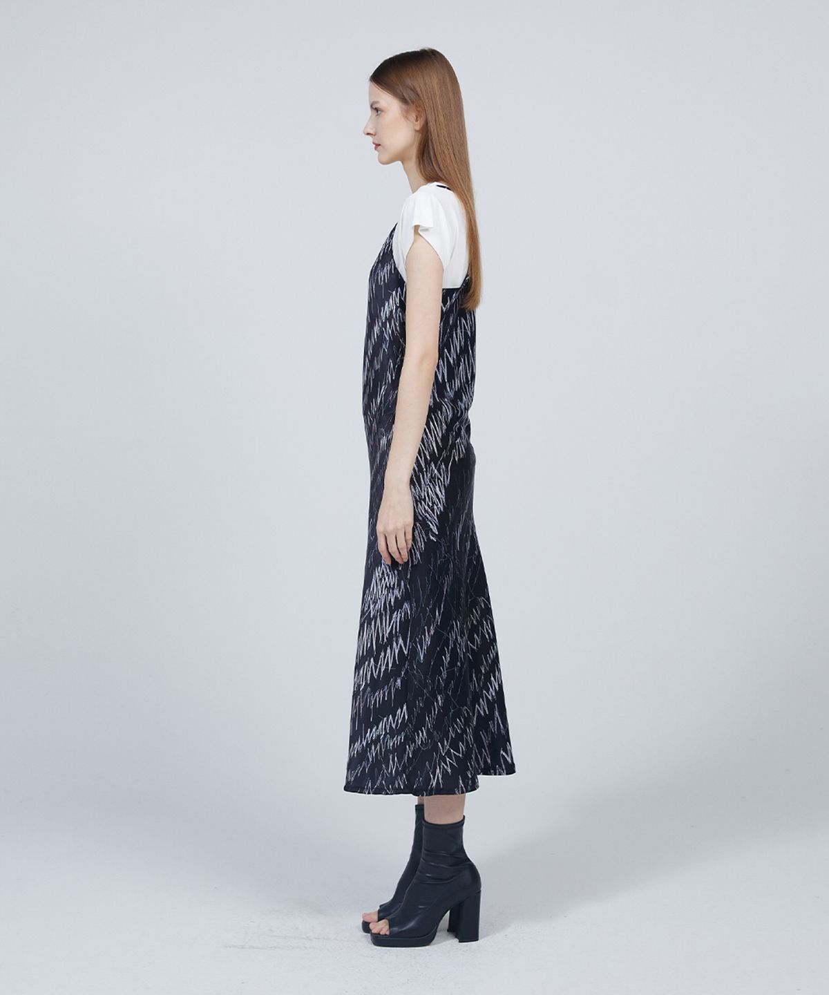 므아므(MMAM) [ESSENTIAL] Signature pattern sleeveless midi dress