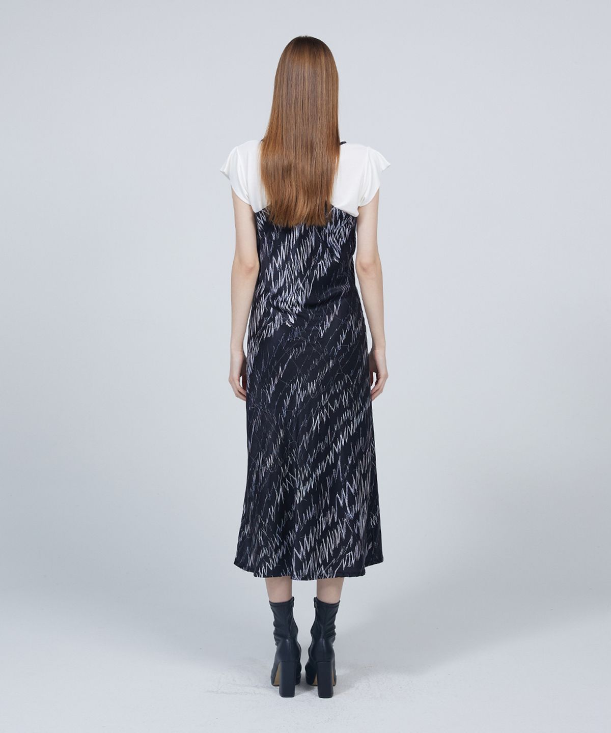 므아므(MMAM) [ESSENTIAL] Signature pattern sleeveless midi dress