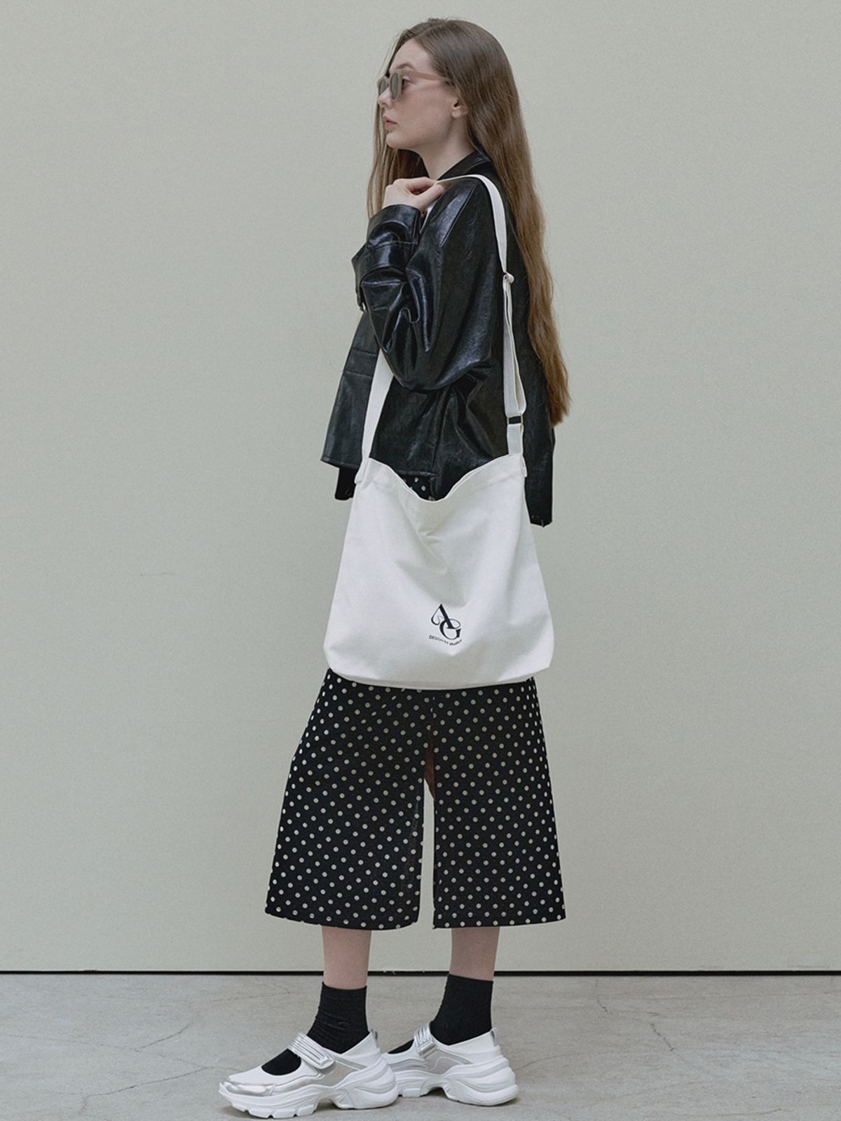 아방(AVANT-G) Canvas Logo Square Bag - white