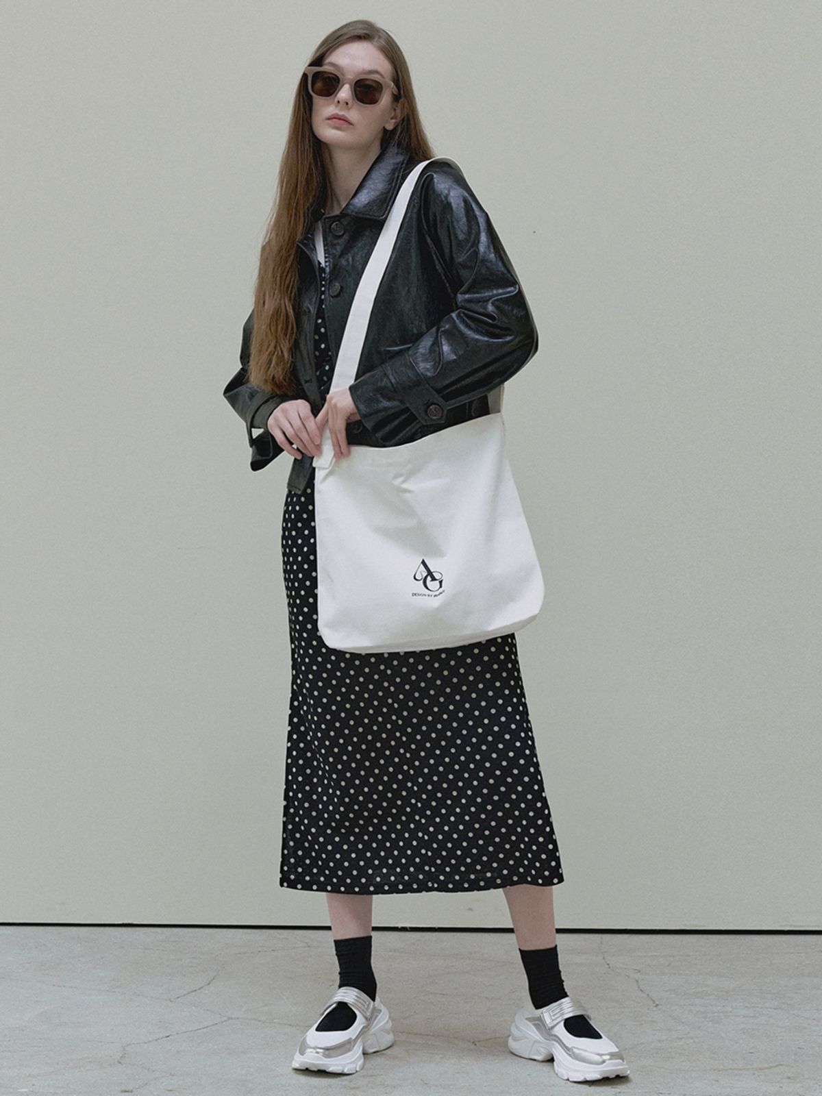 아방(AVANT-G) Canvas Logo Square Bag - white